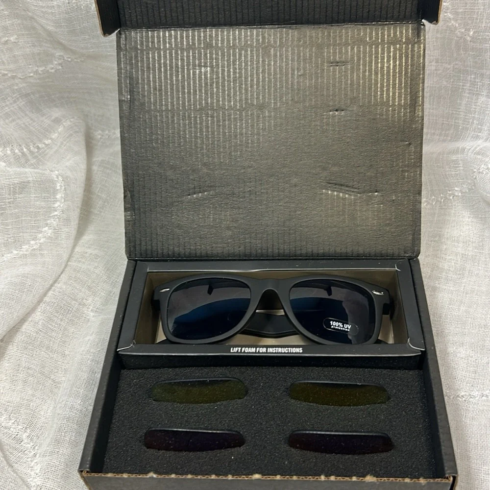 NWT Wayfarer style sunglasses with two interchangeable mirror lenses